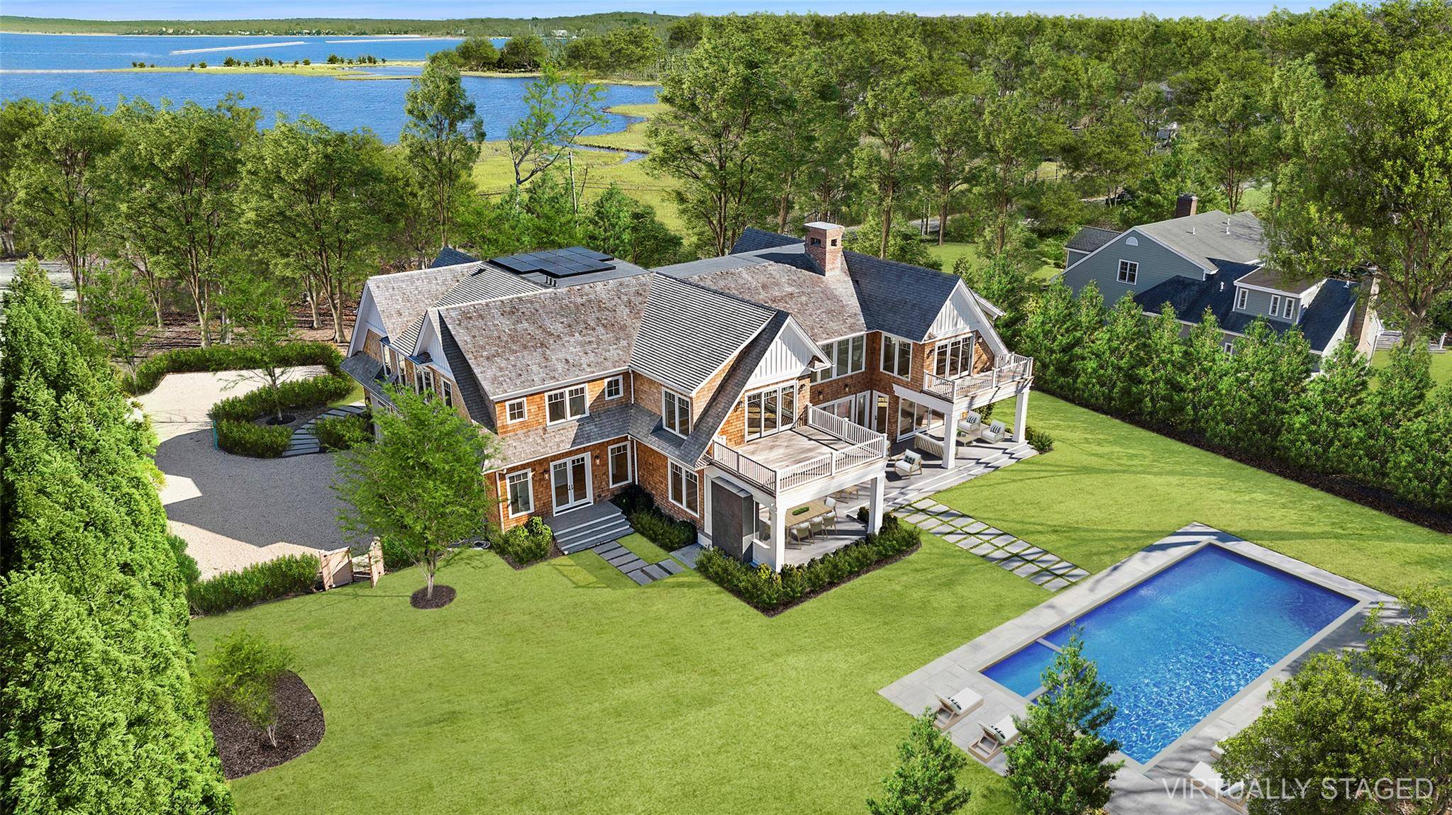 7 Bedroom Home for Sale in North Haven - NY - USA - 1