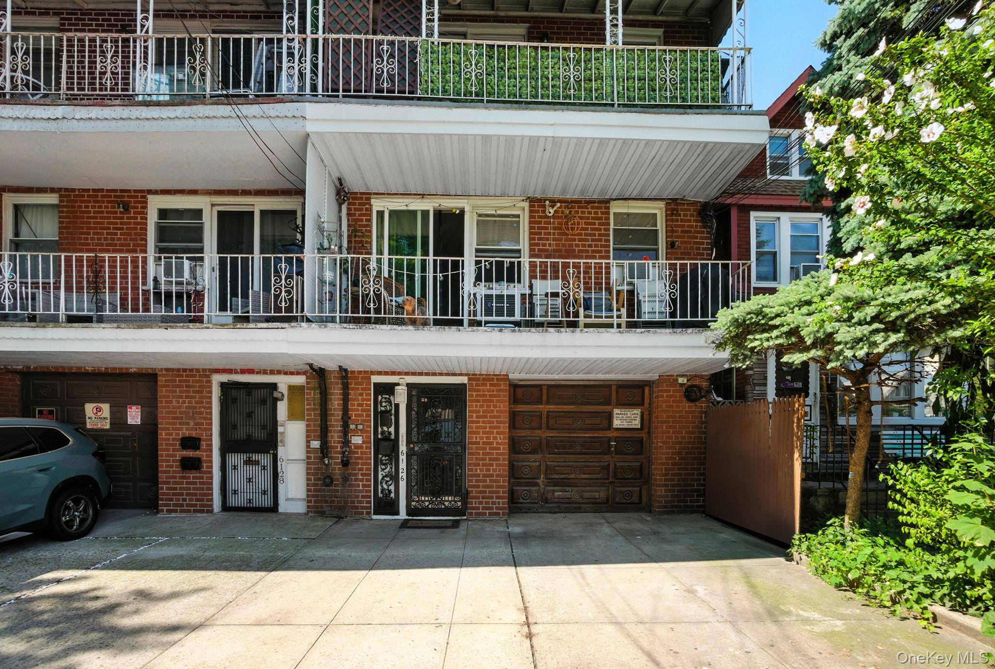 Casa de 7 Dormitorios en Venta en Rego Park - Nueva York - EE. UU. - 2