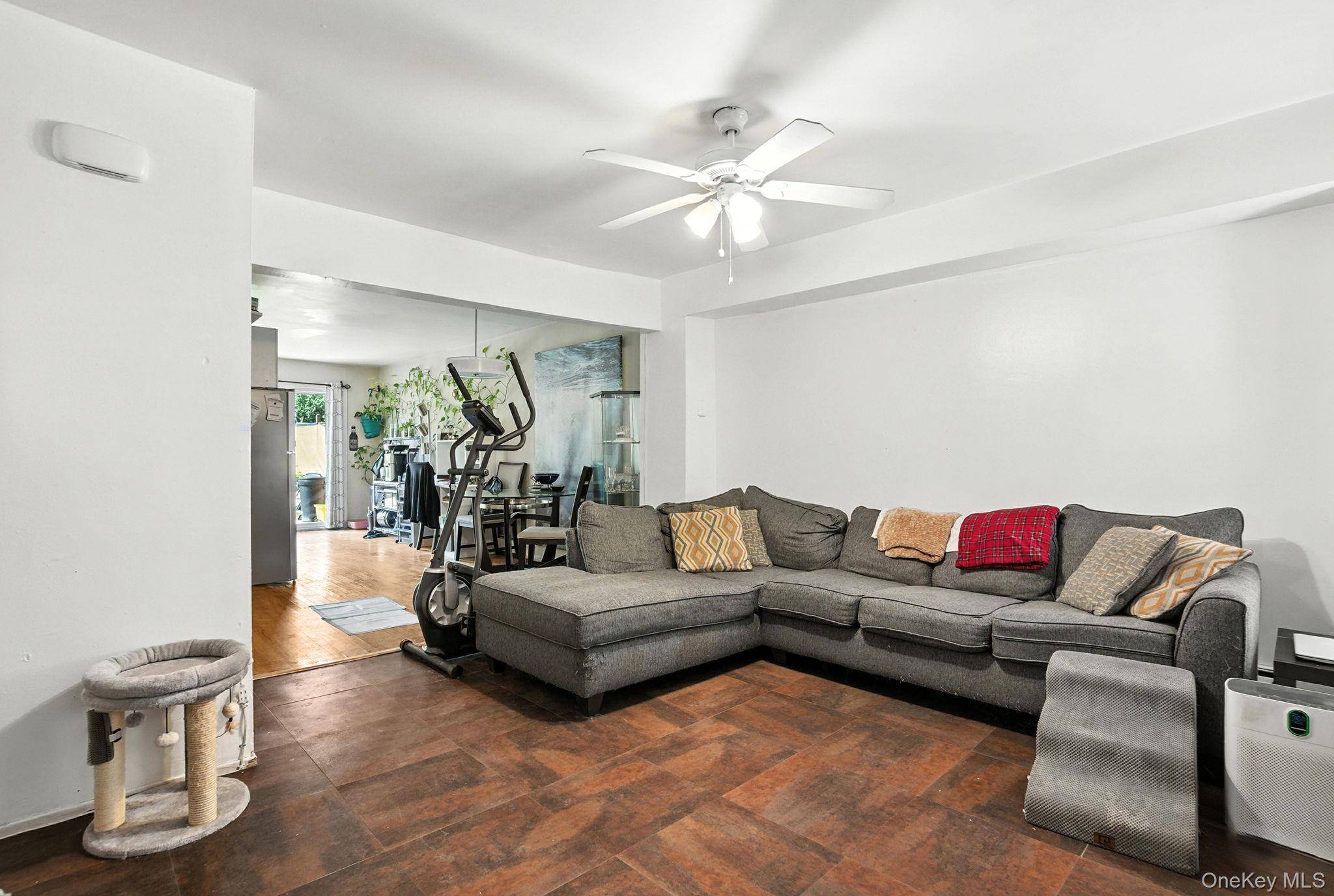 Casa de 7 Dormitorios en Venta en Rego Park - Nueva York - EE. UU. - 3