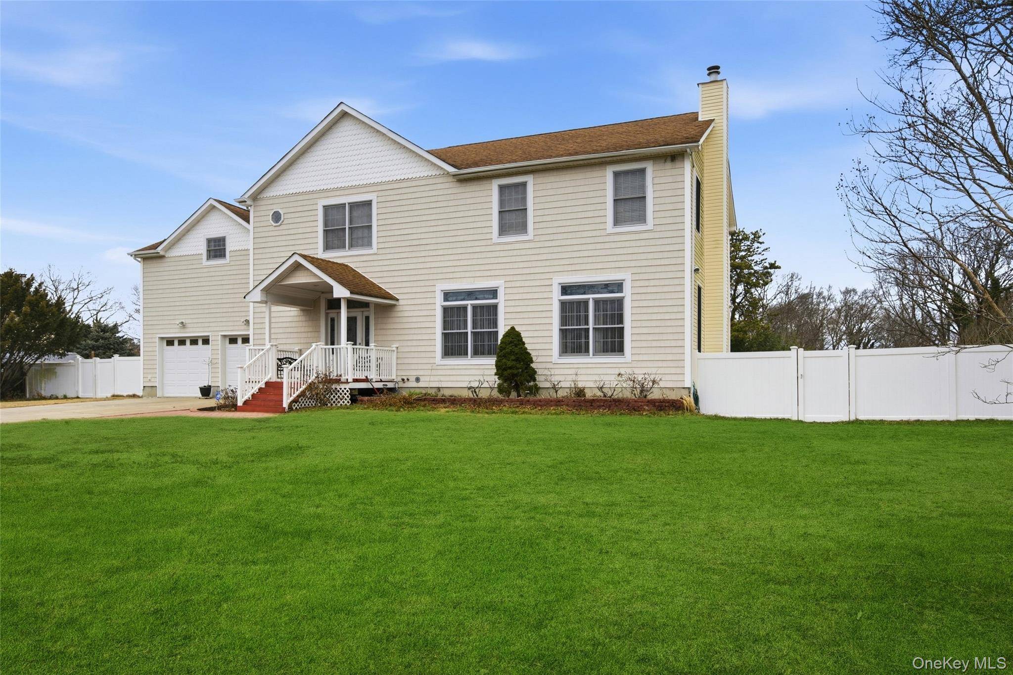 Casa com 7 Quartos à Venda em Ronkonkoma - Nova Iorque - EUA - 1