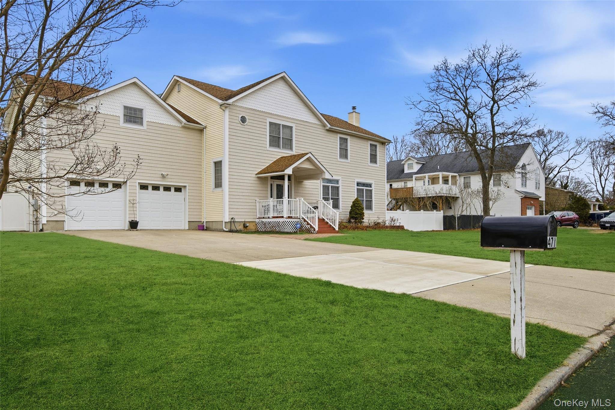 Casa com 7 Quartos à Venda em Ronkonkoma - Nova Iorque - EUA - 2