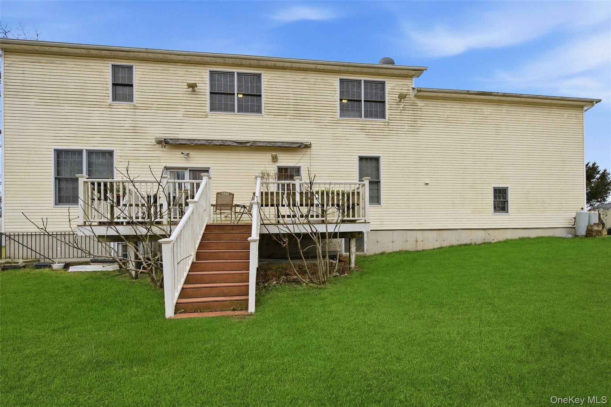Casa com 7 Quartos à Venda em Ronkonkoma - Nova Iorque - EUA - 4