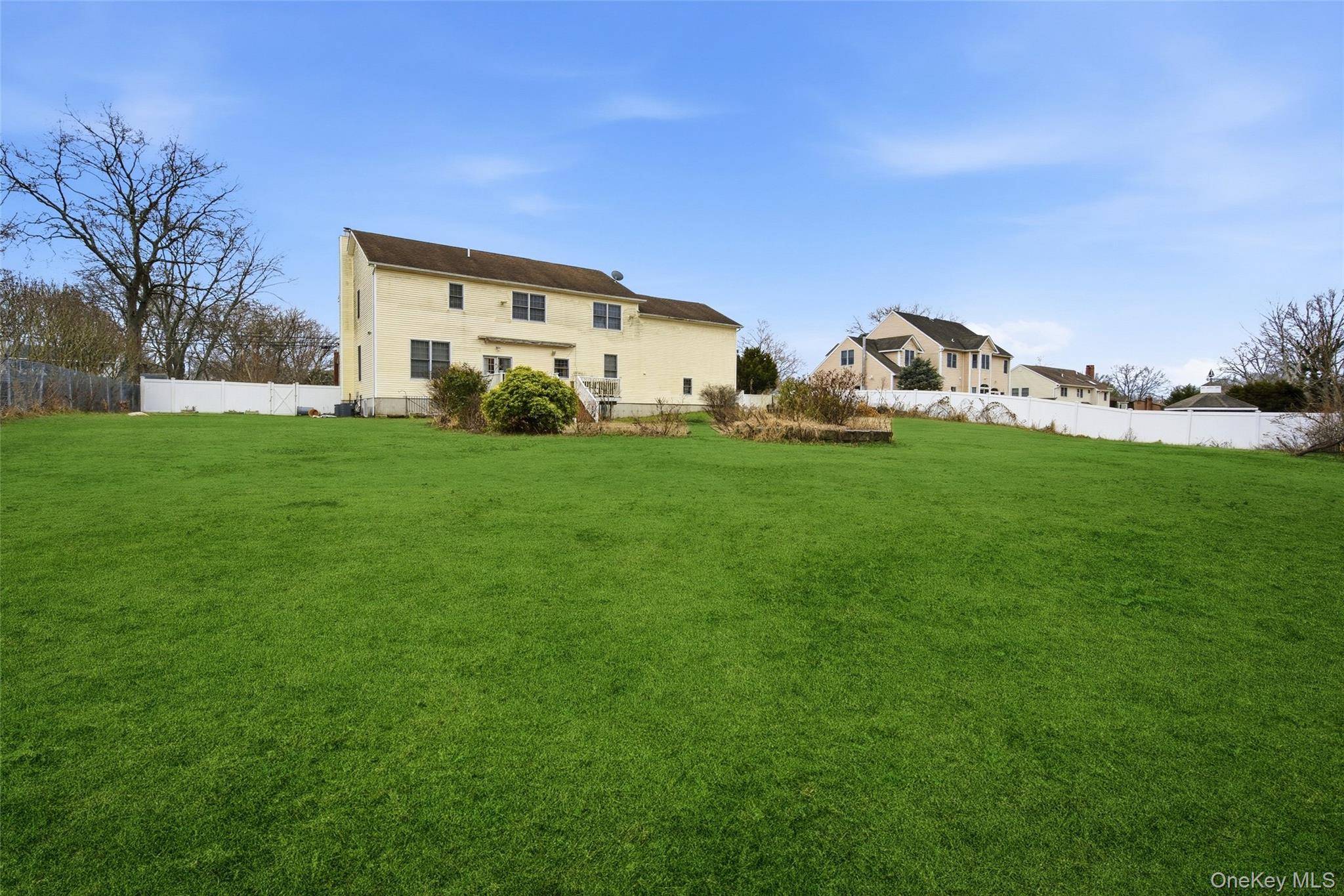Casa com 7 Quartos à Venda em Ronkonkoma - Nova Iorque - EUA - 7