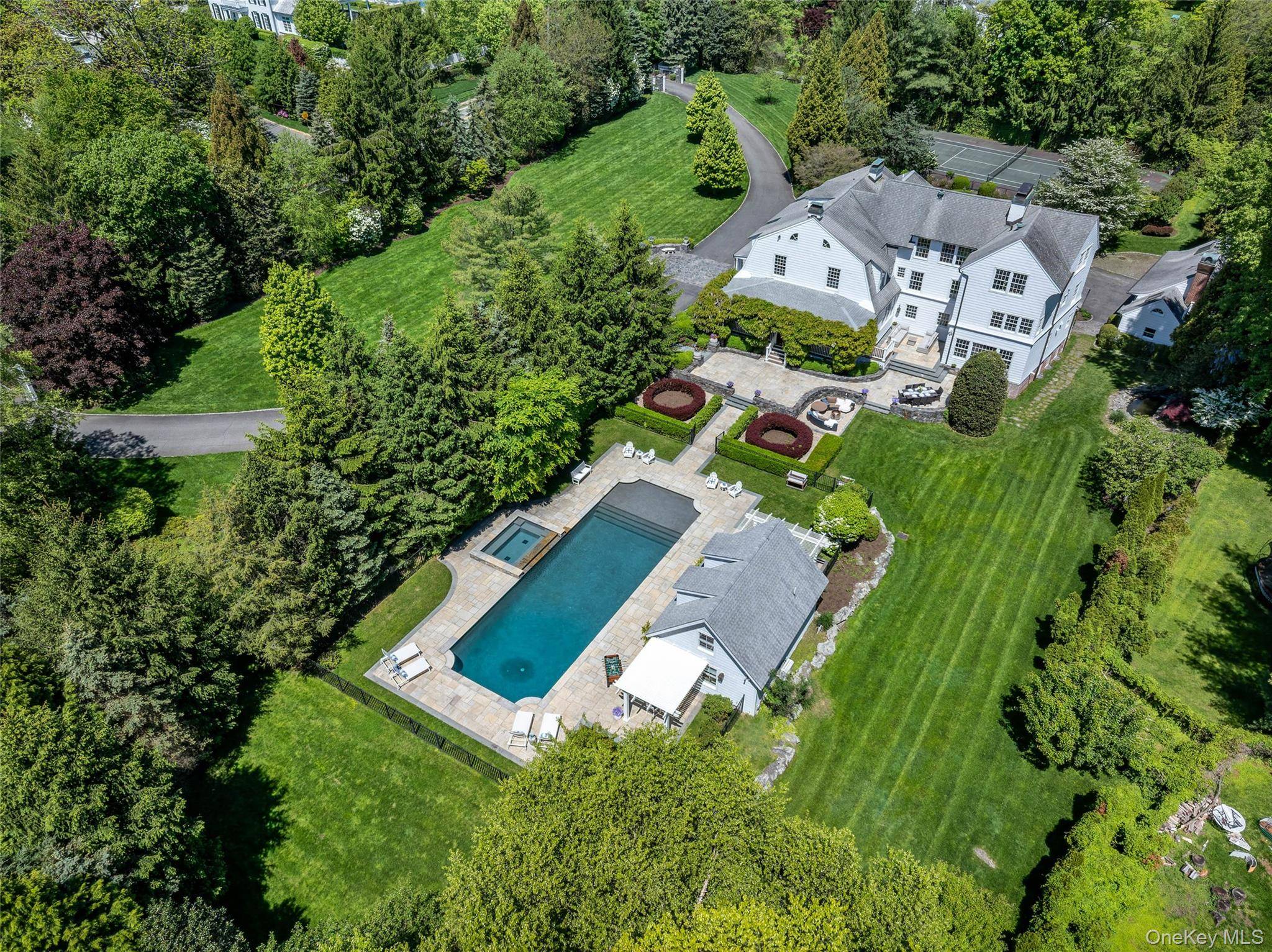 7 Bedroom Home for Sale in RYE - New York - USA - 2