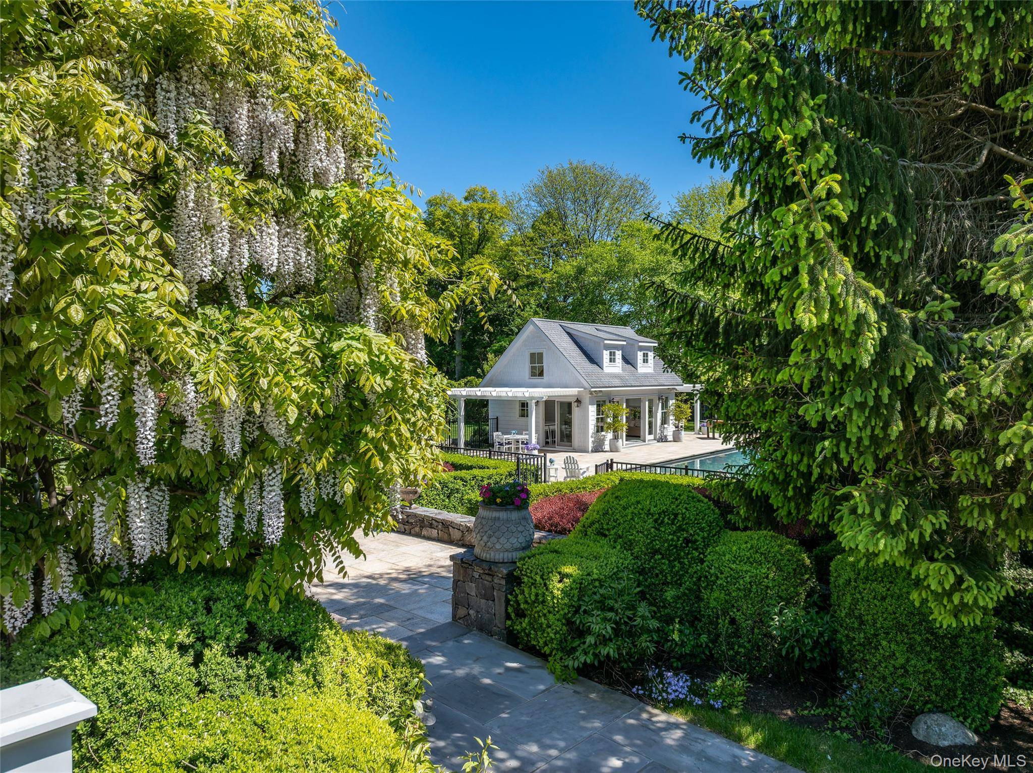 7 Bedroom Home for Sale in RYE - New York - USA - 4