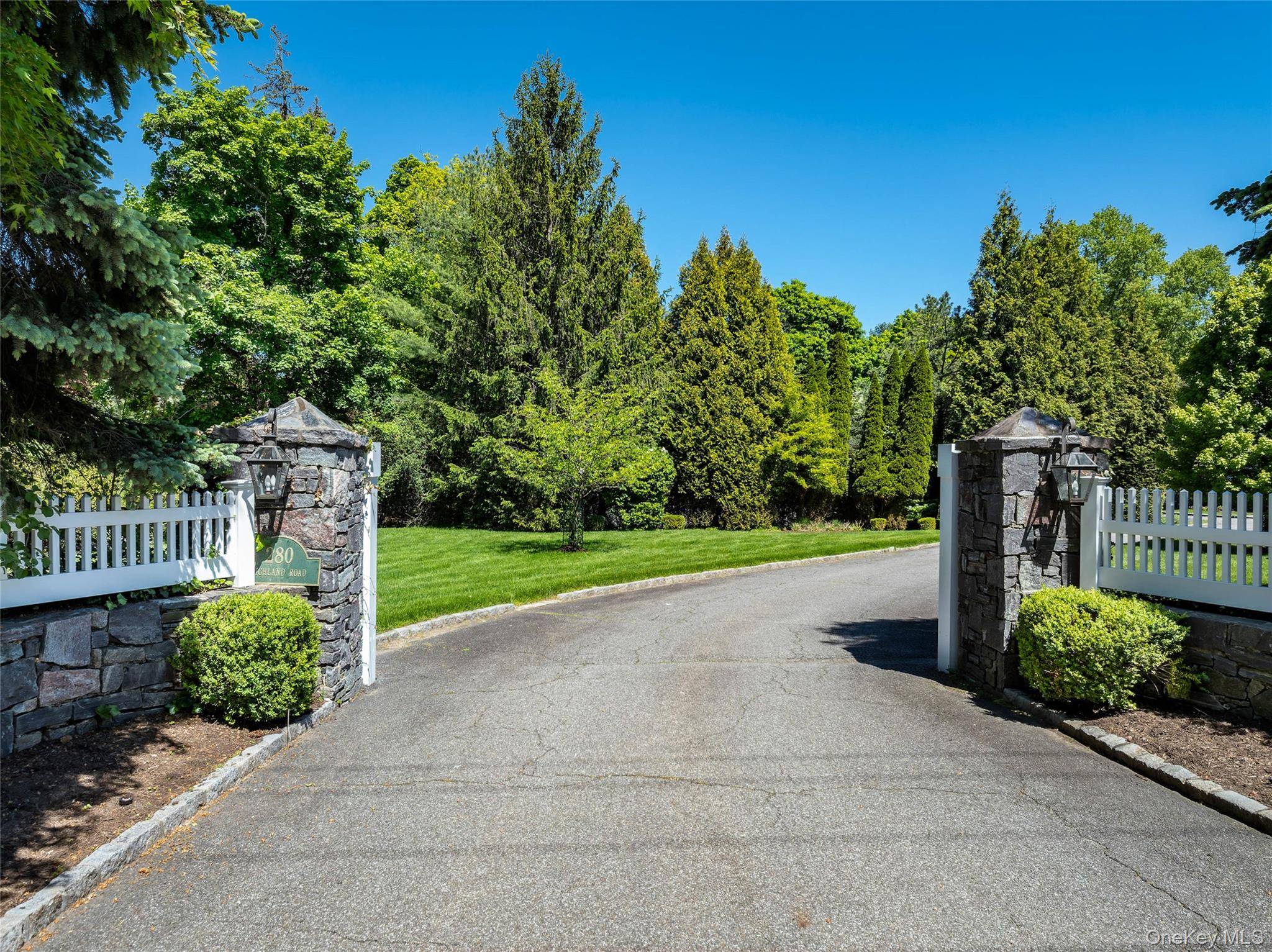 7 Bedroom Home for Sale in RYE - New York - USA - 6