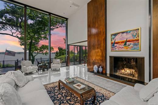 7 Bedroom Home for Sale in Sands Point - NY - USA - 3