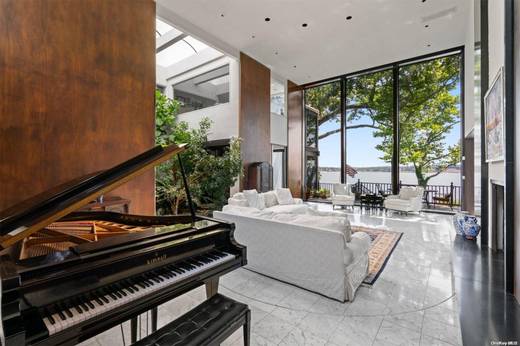 7 Bedroom Home for Sale in Sands Point - NY - USA - 4