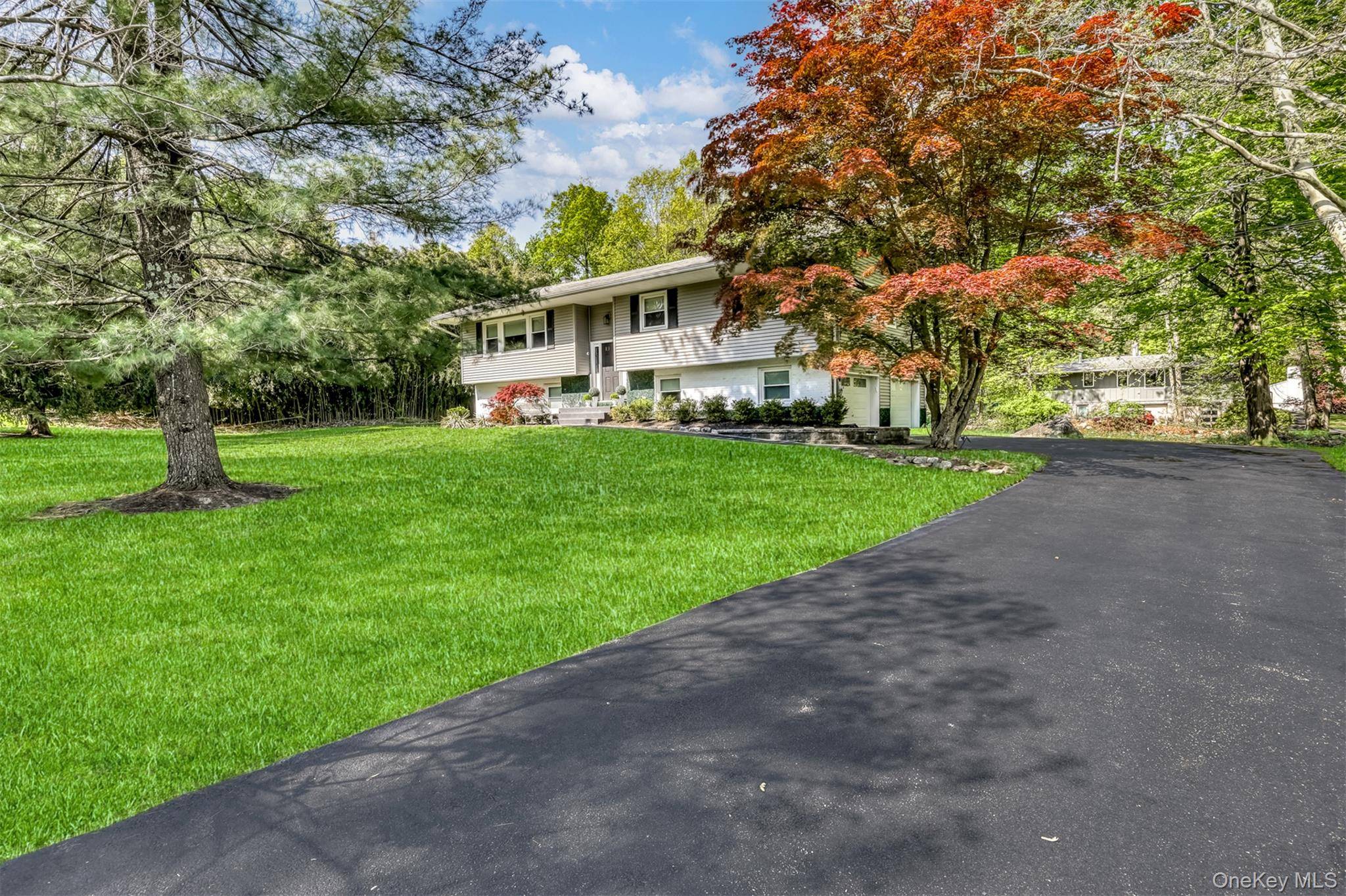 Casa com 7 Quartos à Venda em Suffern - Nova Iorque - EUA - 2