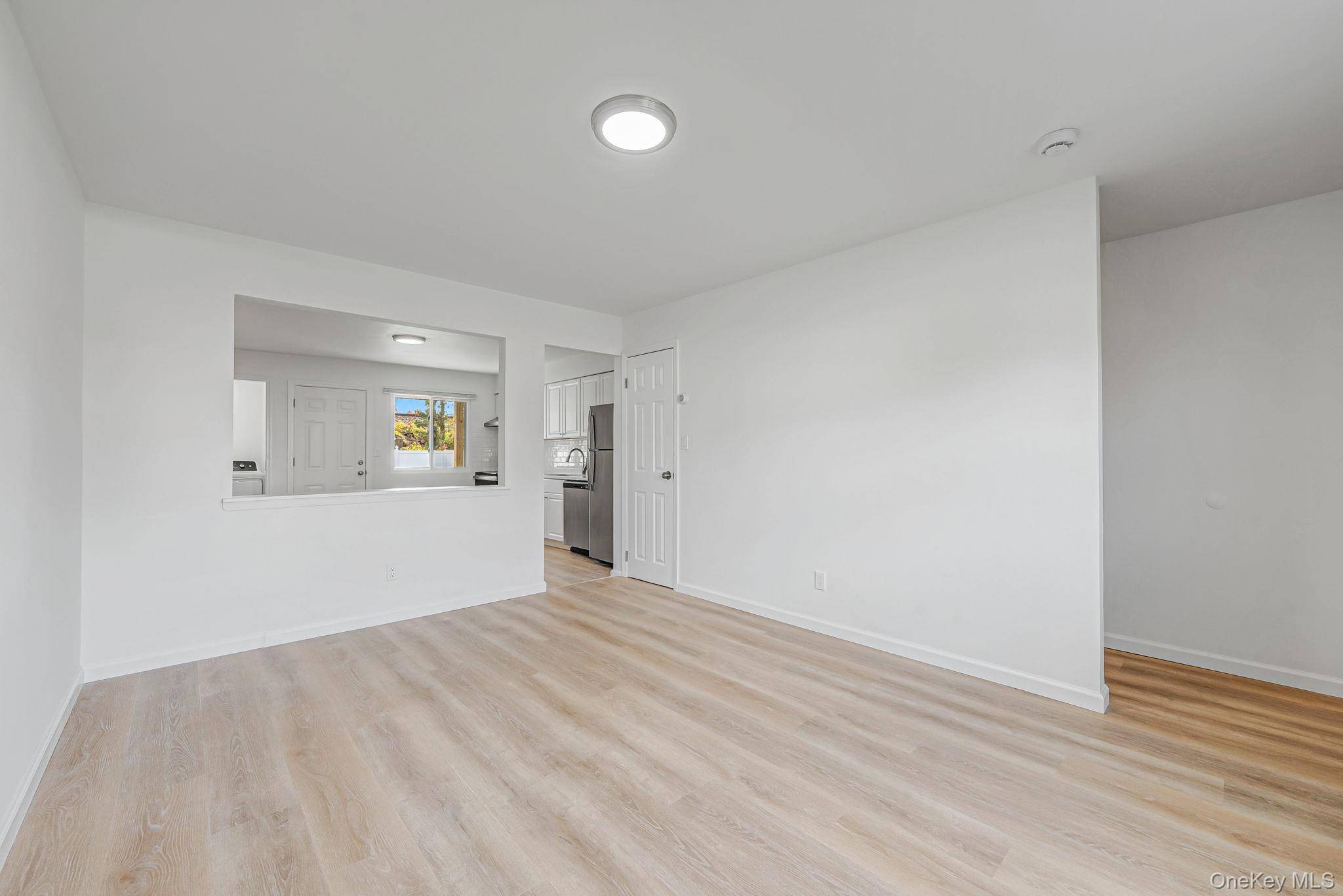 Casa com 7 Quartos à Venda em West Babylon - Nova Iorque - EUA - 5