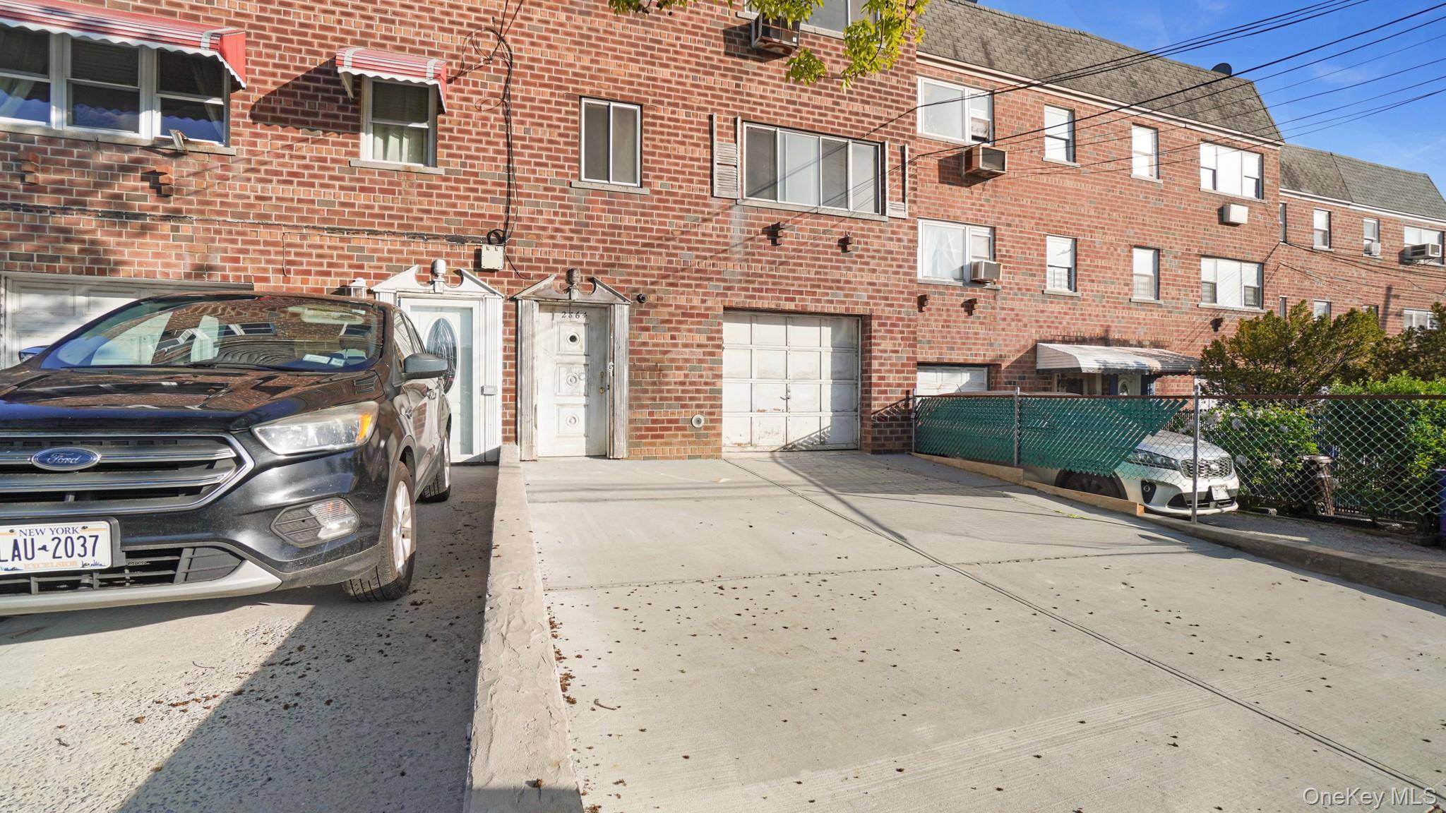 Casa com 8 Quartos à Beira-Mar à Venda em Bronx - Nova Iorque - EUA - 1