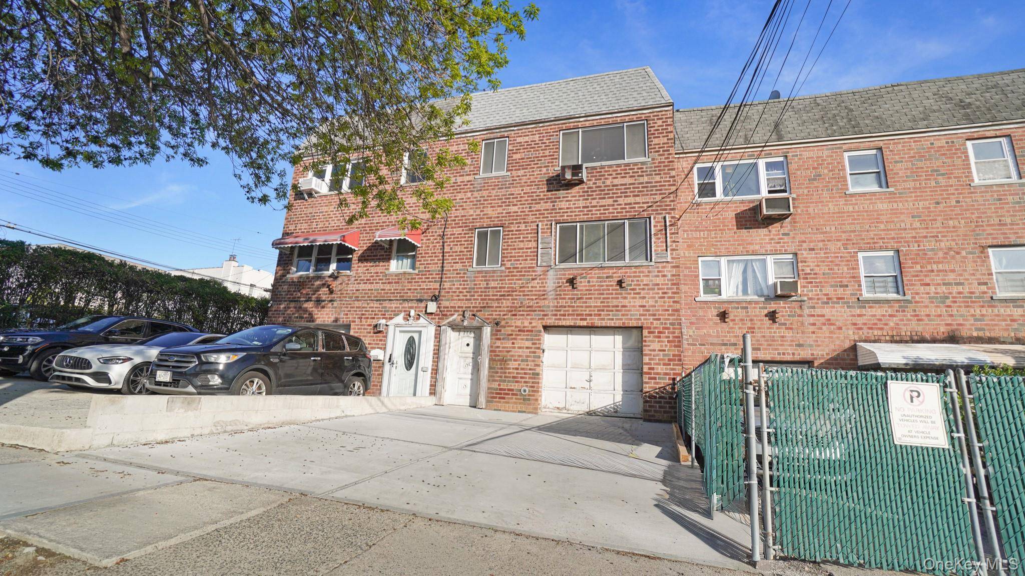 Casa com 8 Quartos à Beira-Mar à Venda em Bronx - Nova Iorque - EUA - 2