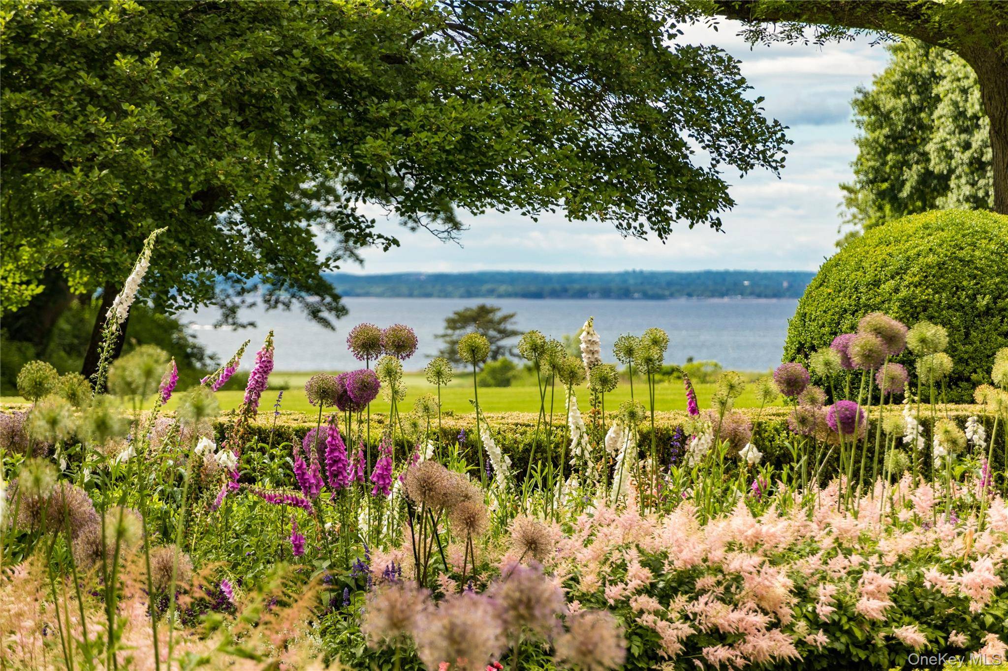 Casa com 8 Quartos à Beira-Mar à Venda em Locust Valley - NY - EUA - 3