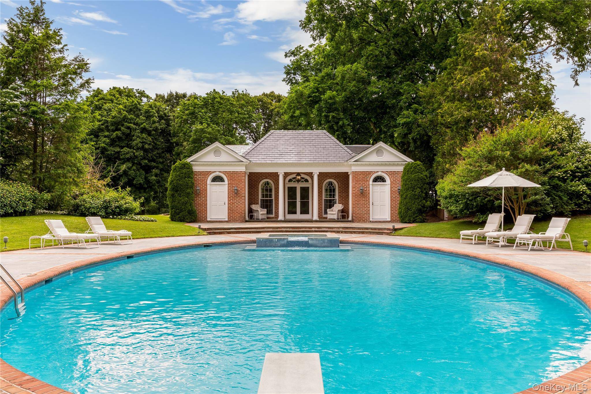 Casa com 8 Quartos à Beira-Mar à Venda em Locust Valley - NY - EUA - 7