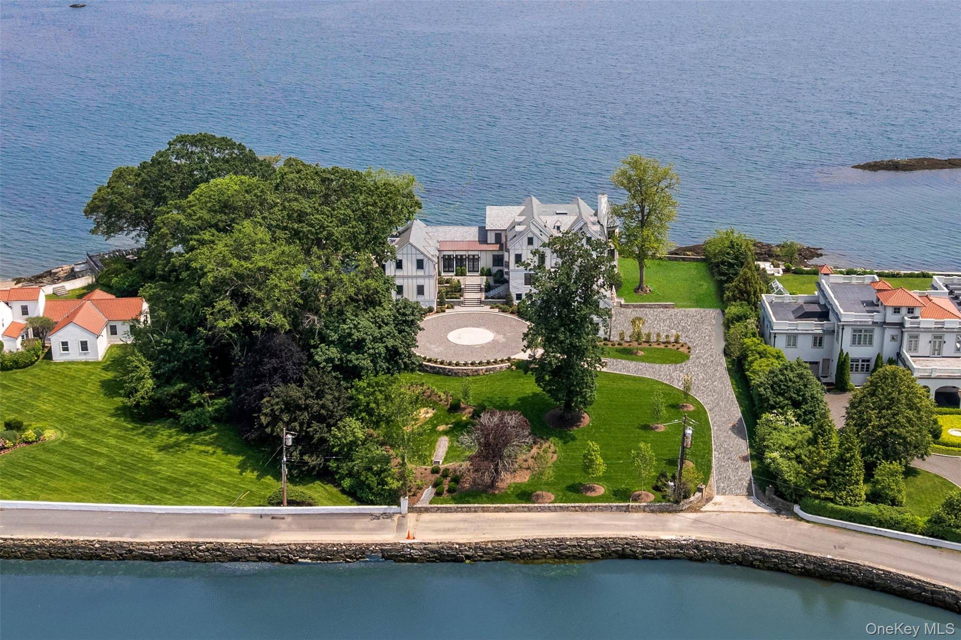 Casa com 8 Quartos à Beira-Mar à Venda em Mamaroneck, NY, EUA - 1