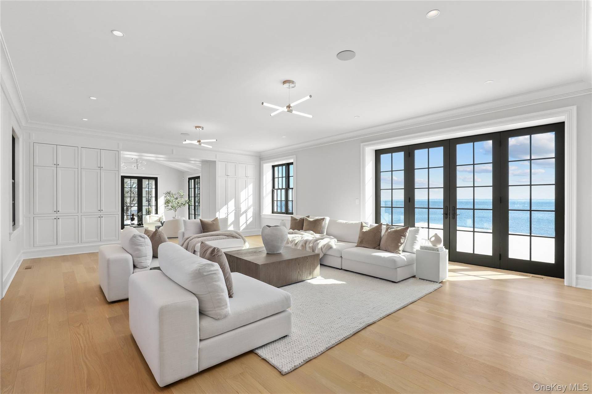 Casa com 8 Quartos à Beira-Mar à Venda em Mamaroneck, NY, EUA - 3