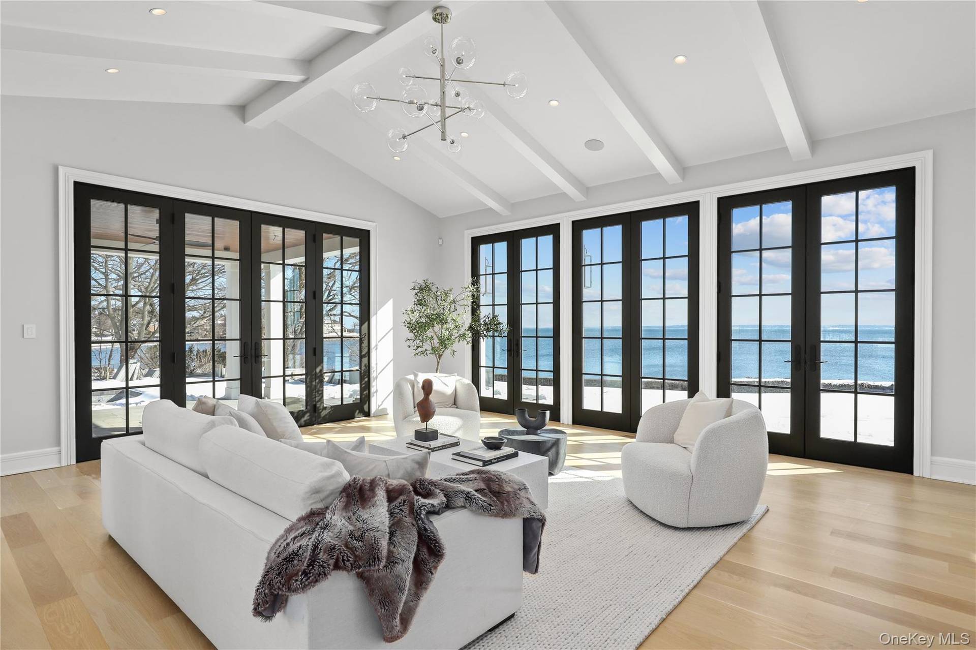 Casa com 8 Quartos à Beira-Mar à Venda em Mamaroneck, NY, EUA - 5