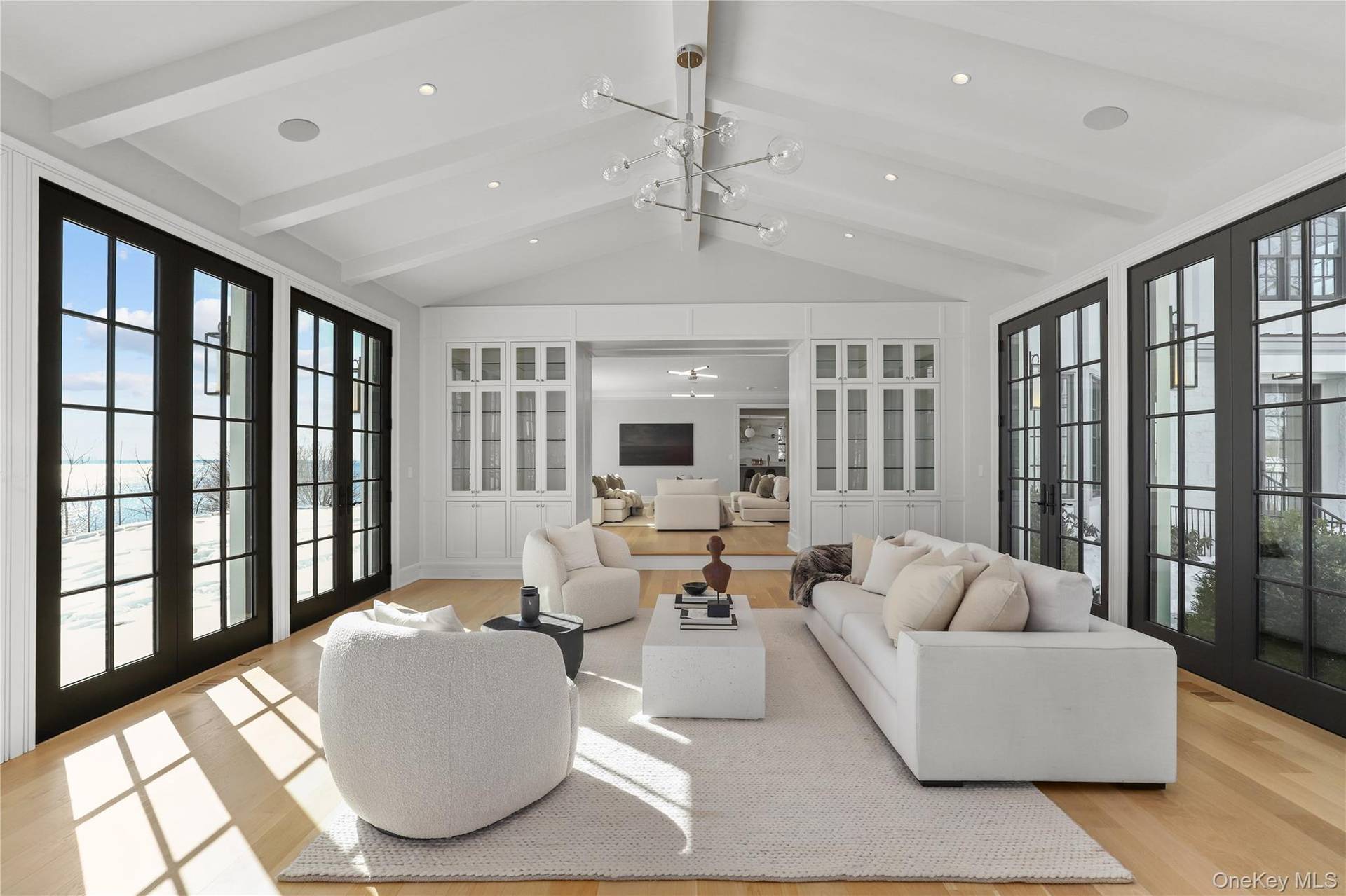 Casa com 8 Quartos à Beira-Mar à Venda em Mamaroneck, NY, EUA - 6