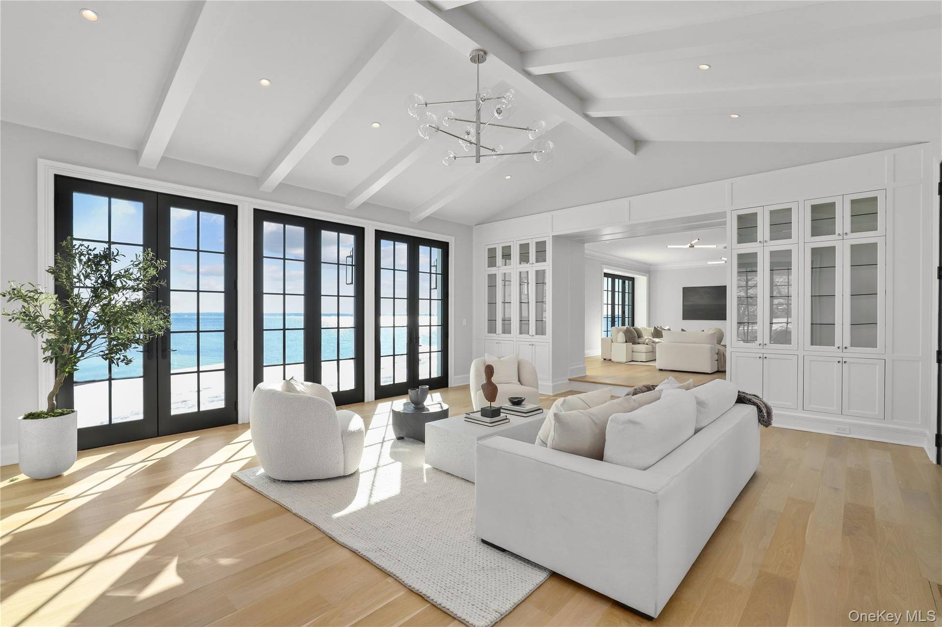 Casa com 8 Quartos à Beira-Mar à Venda em Mamaroneck, NY, EUA - 7
