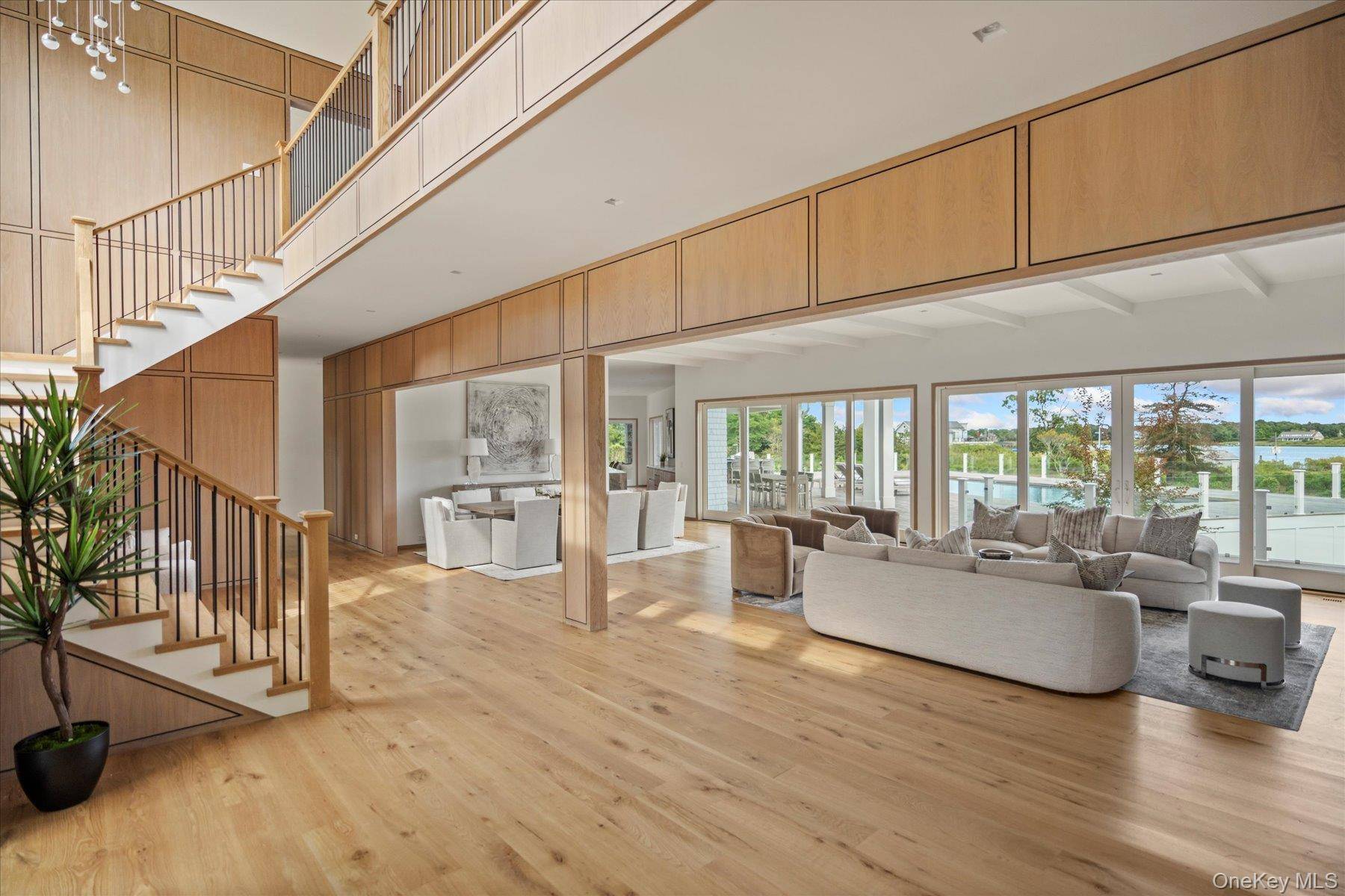 Casa com 8 Quartos à Beira-Mar à Venda em Quiogue, NY, EUA - 6