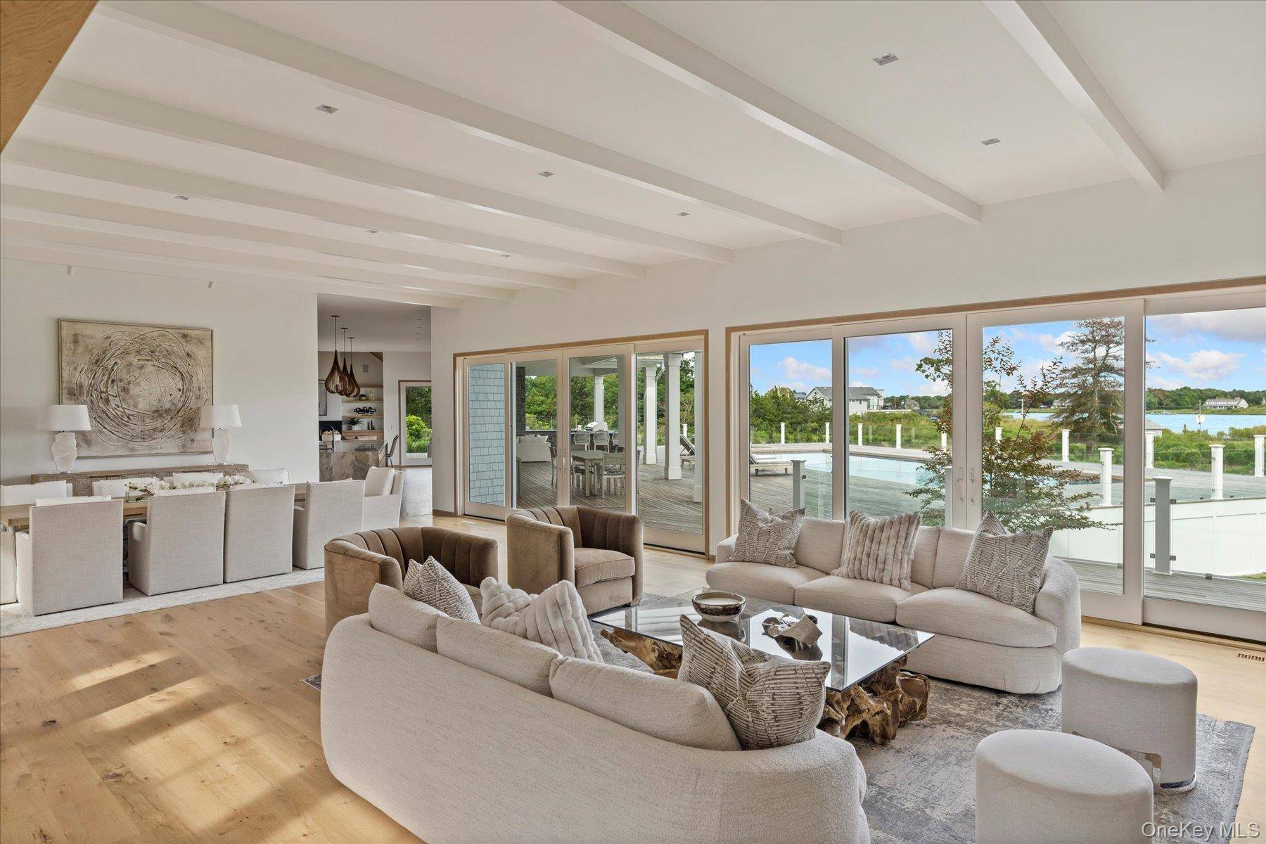 Casa com 8 Quartos à Beira-Mar à Venda em Quiogue, NY, EUA - 7