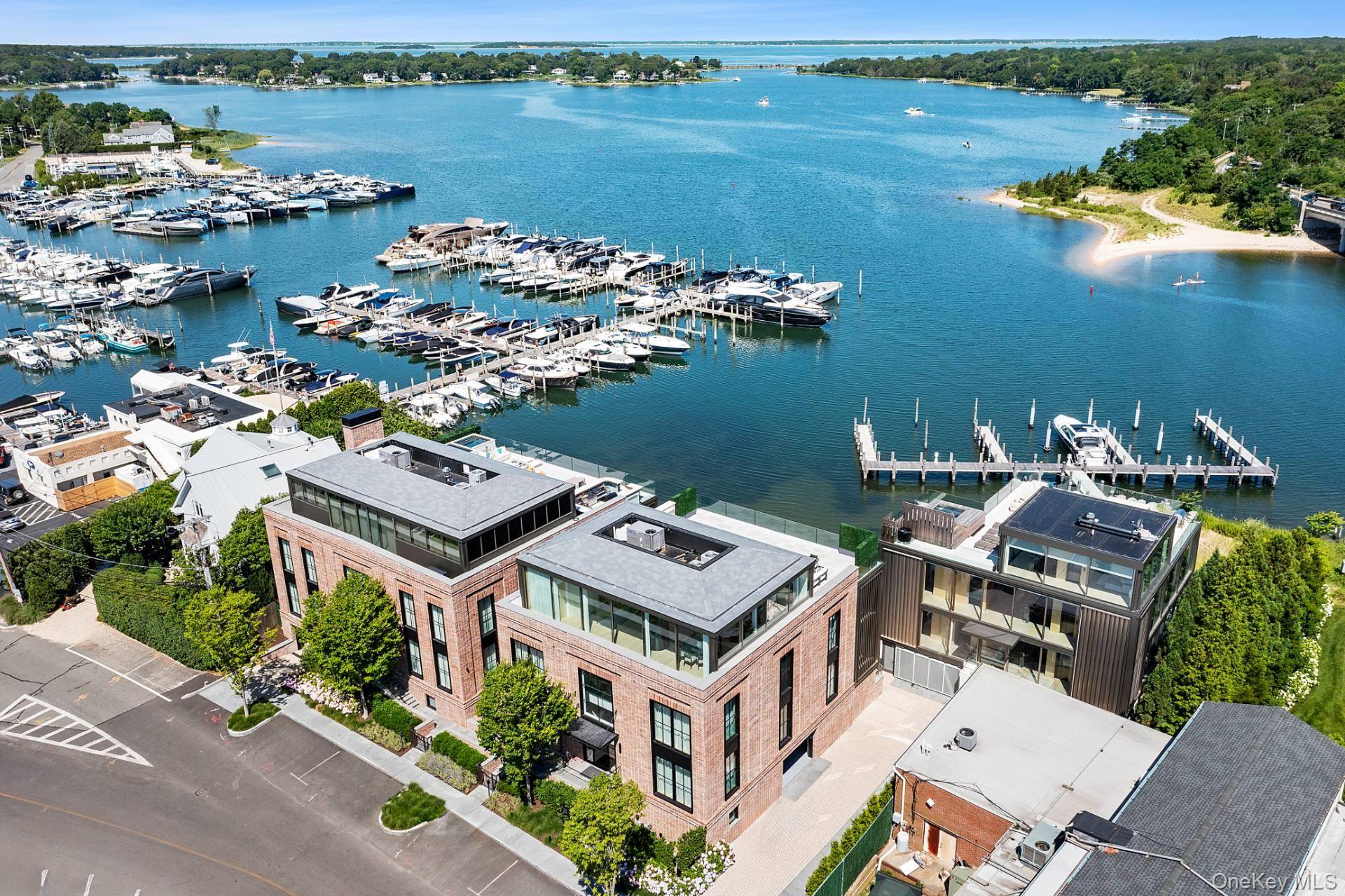 Casa com 8 Quartos à Beira-Mar à Venda em Sag Harbor, NY, EUA - 2