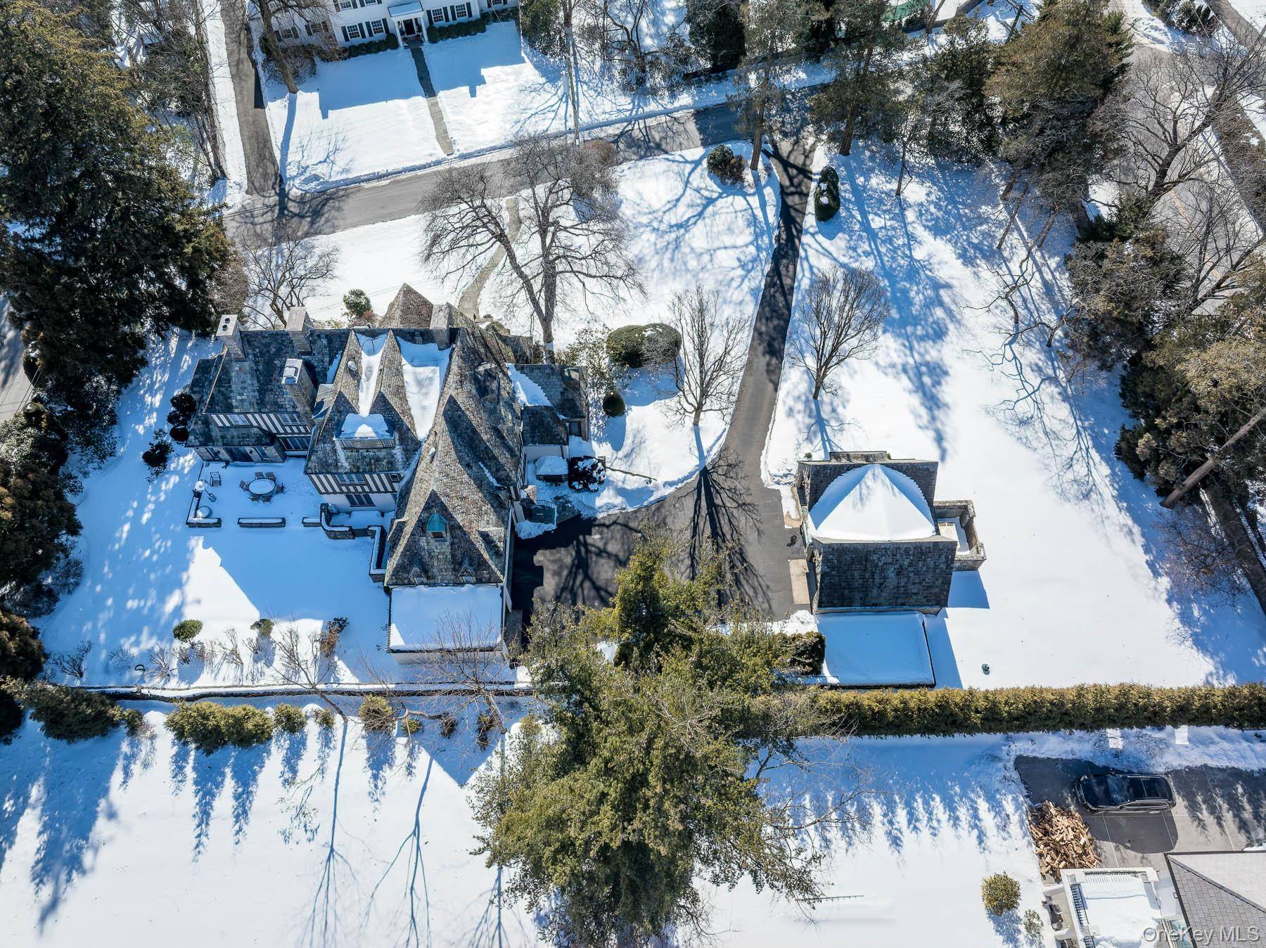 Casa com 8 Quartos à Venda em Bronxville - Nova Iorque - EUA - 2