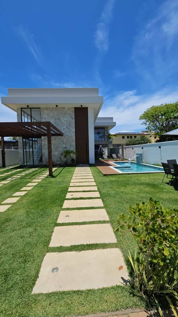 Casa com 8 Quartos à Venda em Camaçari - Bahia - Brasil - 1