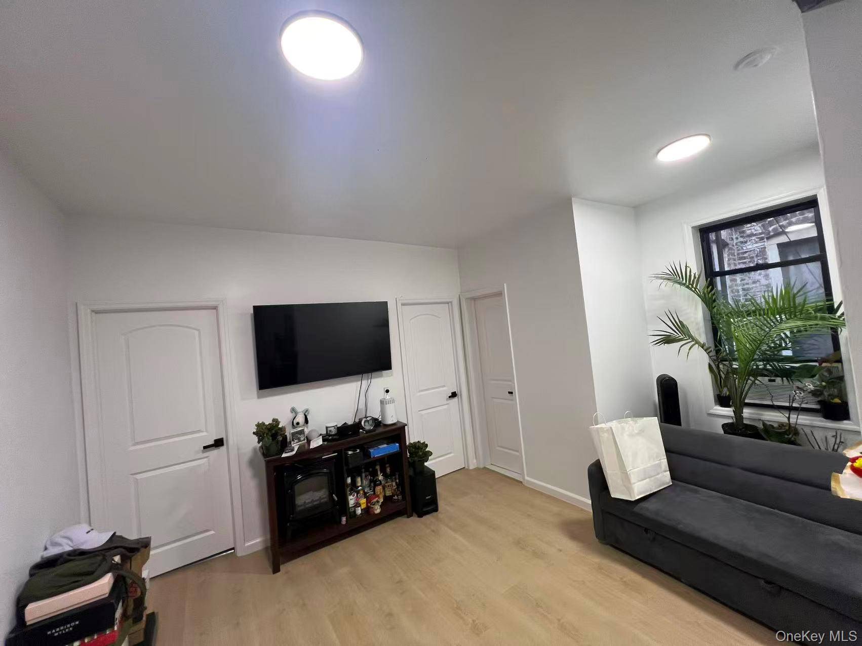 Casa com 8 Quartos à Venda em Corona - Nova Iorque - EUA - 6