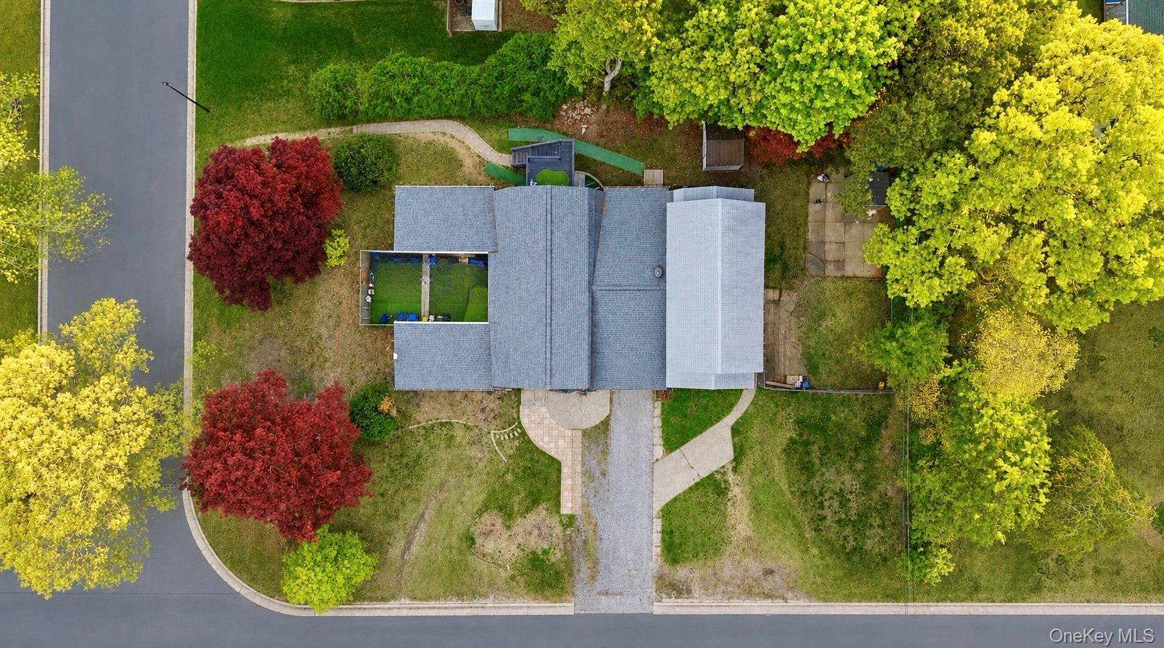 Casa com 8 Quartos à Venda em Farmingville - Nova Iorque - EUA - 2