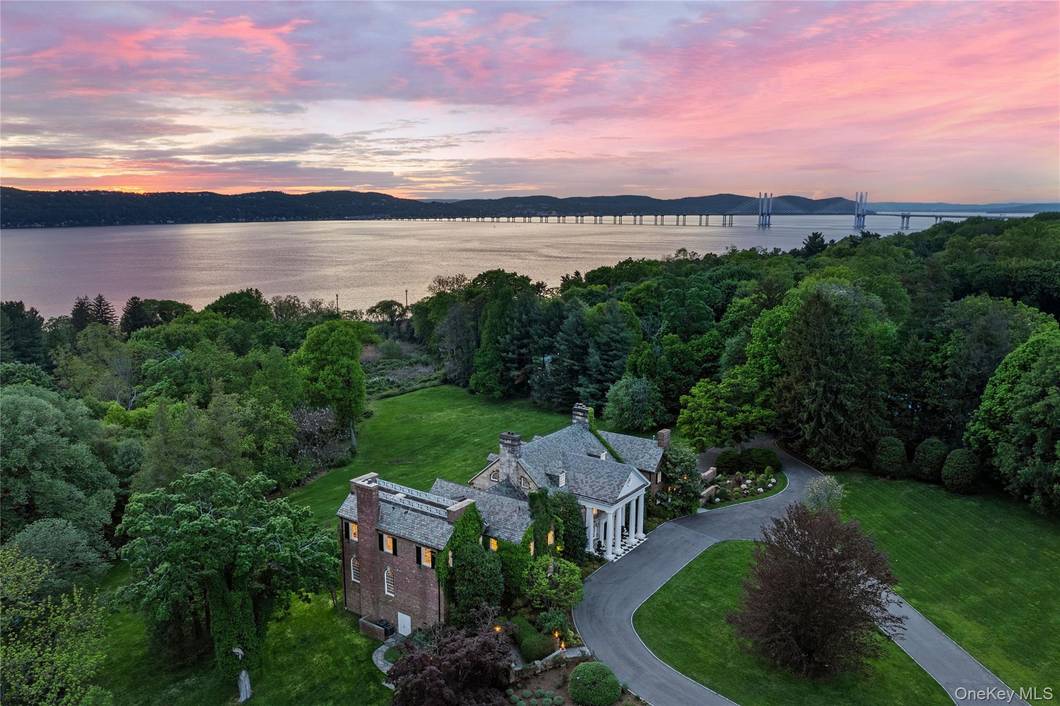 8 Bedroom Home for Sale in Irvington - NY - USA - 2