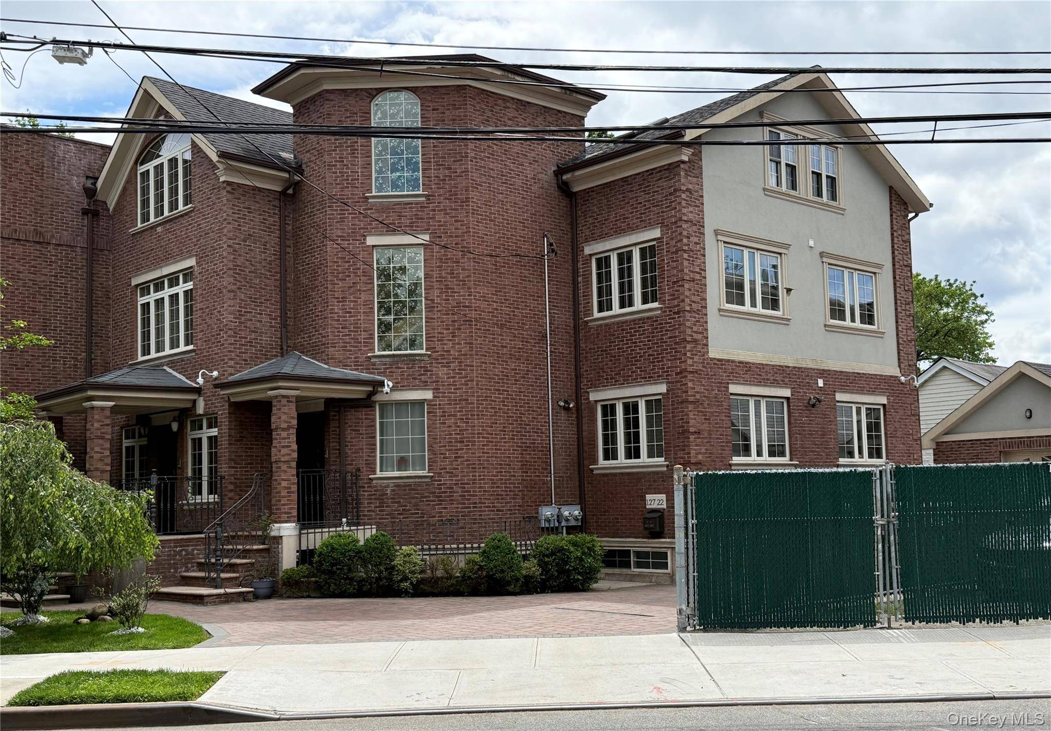 Casa de 8 Dormitorios en Venta en Kew Gardens - Nueva York - EE. UU. - 1