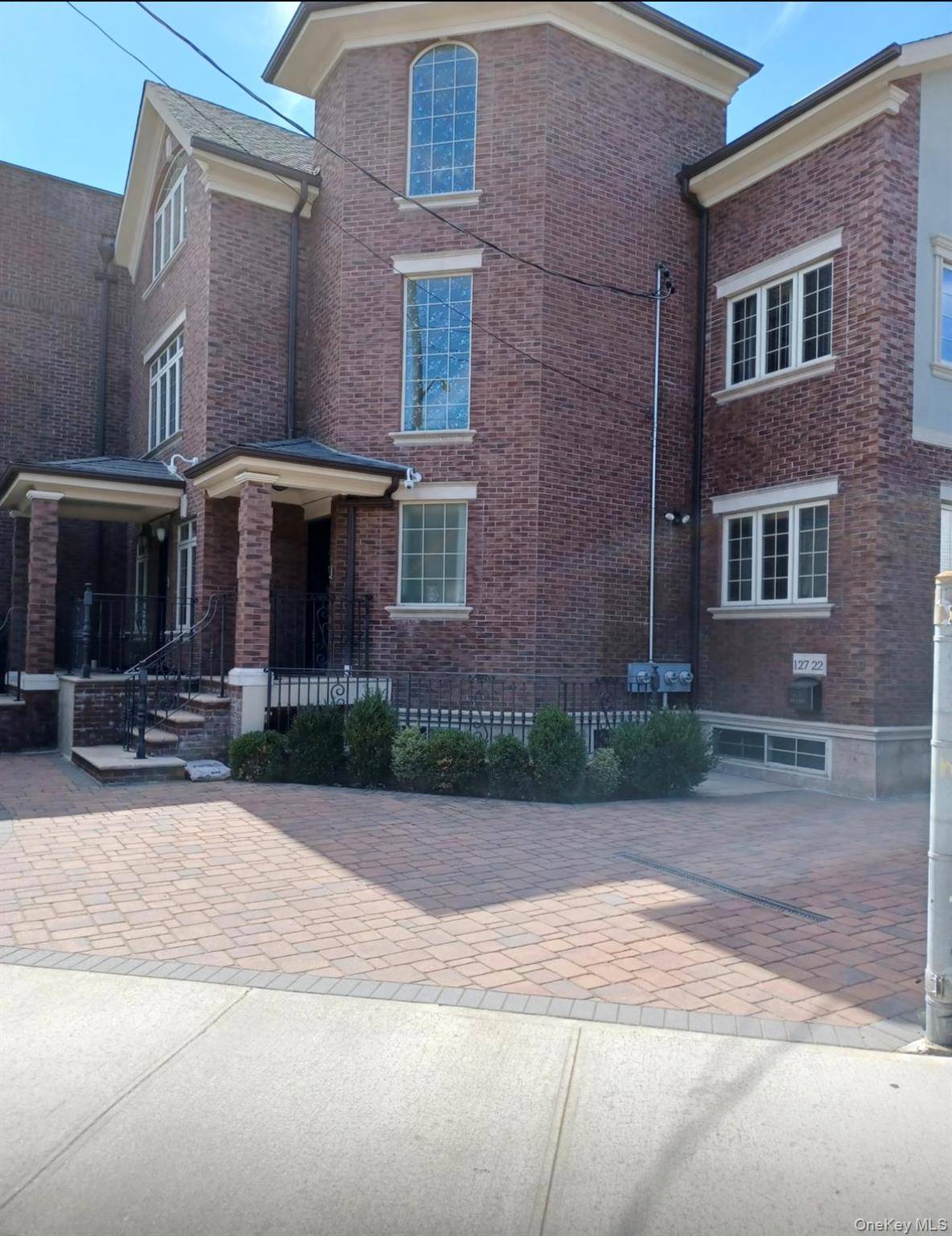 Casa de 8 Dormitorios en Venta en Kew Gardens - Nueva York - EE. UU. - 2