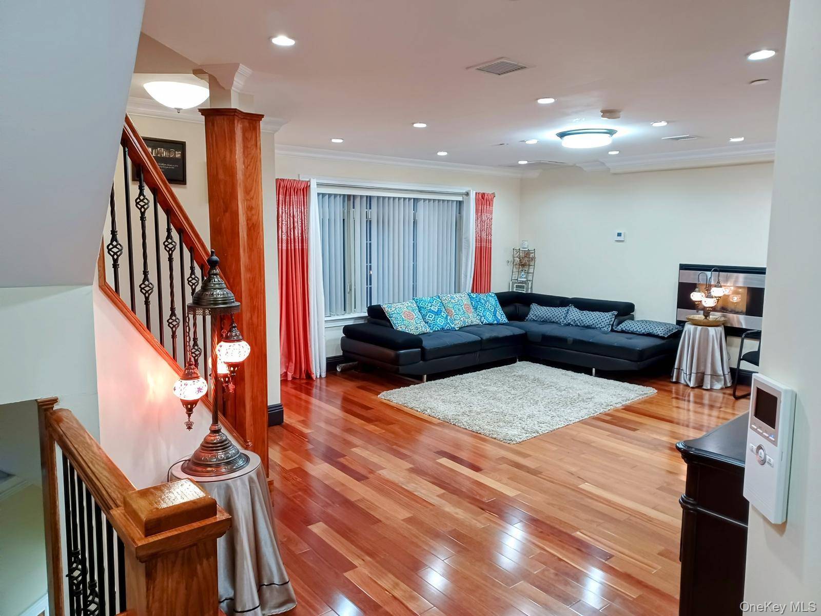 Casa de 8 Dormitorios en Venta en Kew Gardens - Nueva York - EE. UU. - 8