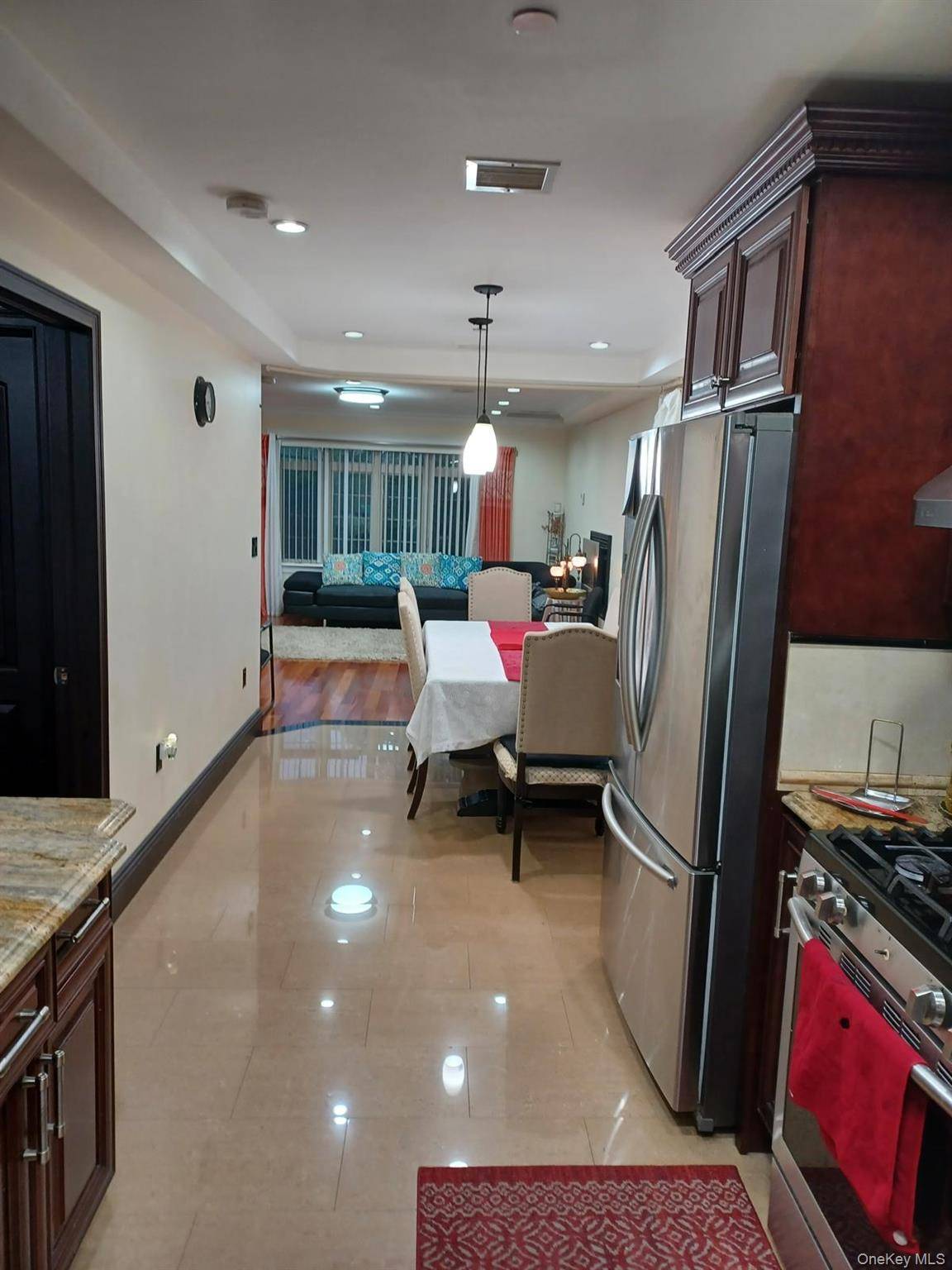 Casa de 8 Dormitorios en Venta en Kew Gardens - Nueva York - EE. UU. - 3