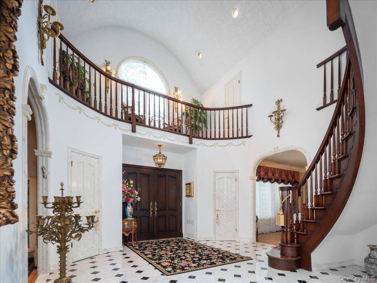 8 Bedroom Home for Sale in Monsey - New York - USA - 4