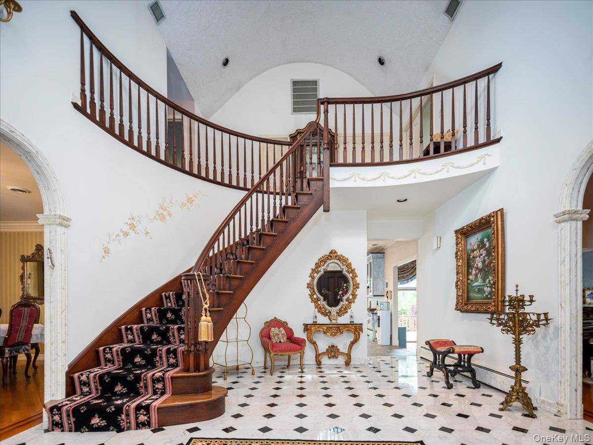 8 Bedroom Home for Sale in Monsey - New York - USA - 5