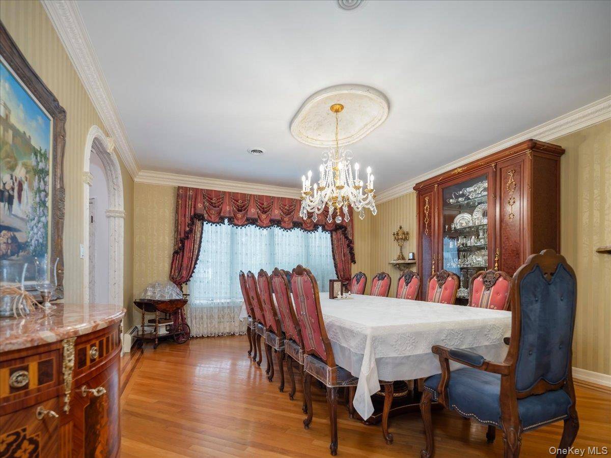 8 Bedroom Home for Sale in Monsey - New York - USA - 6