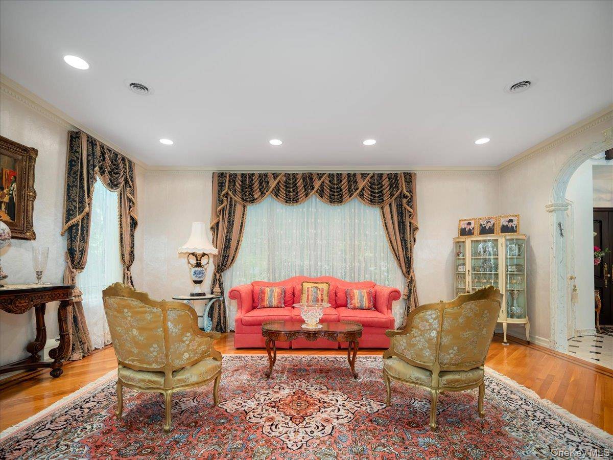 8 Bedroom Home for Sale in Monsey - New York - USA - 8