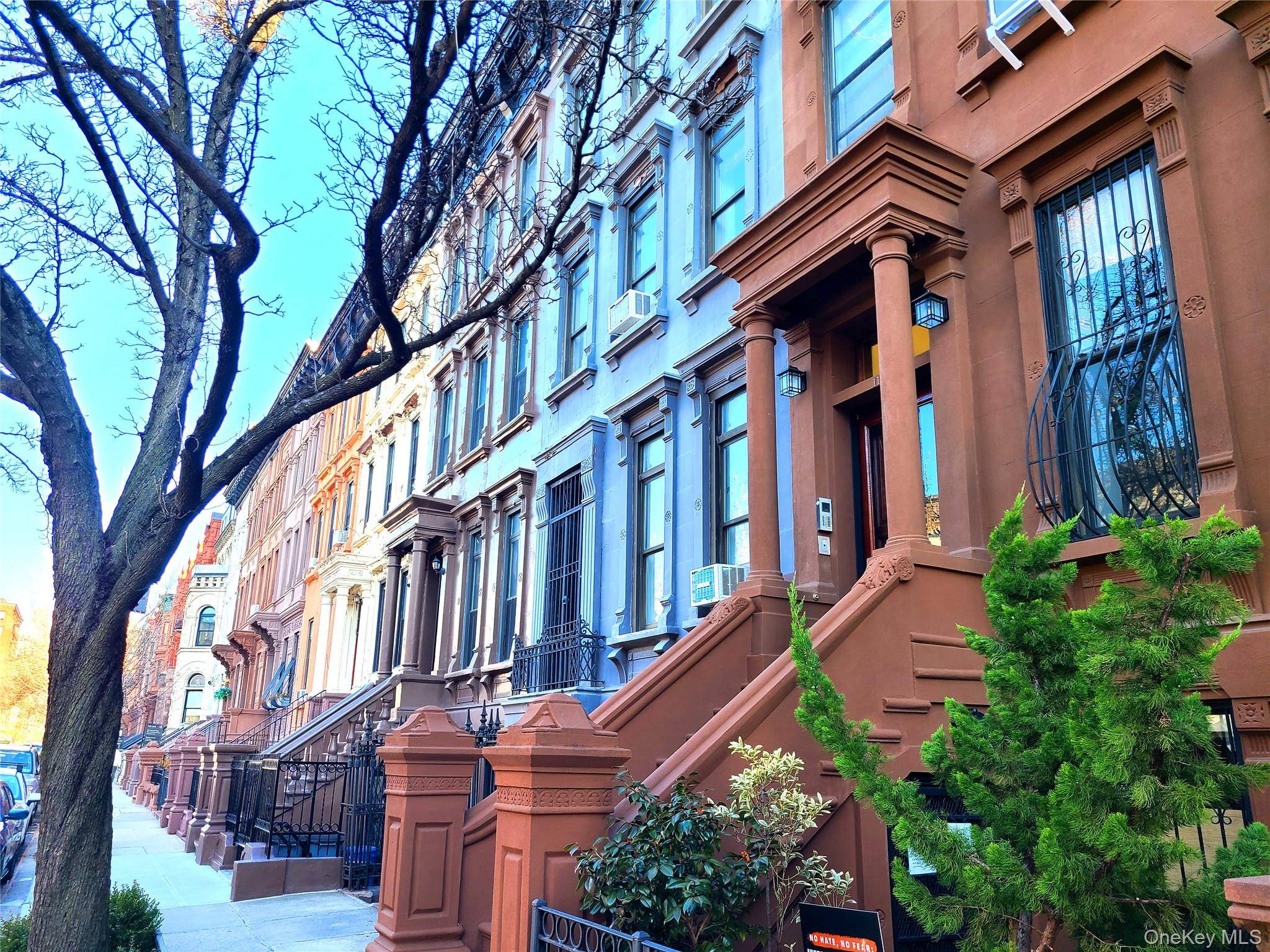 8 Bedroom Home for Sale in New York - Manhattan - New York - USA - 1