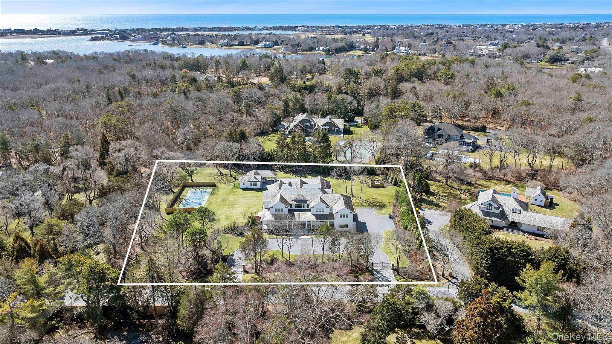 8 Bedroom Home for Sale in Quogue - NY - USA - 2