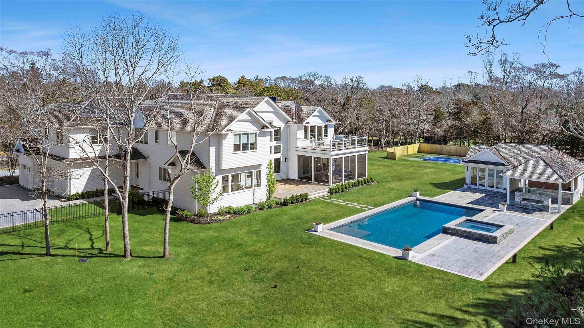 8 Bedroom Home for Sale in Quogue - NY - USA - 5