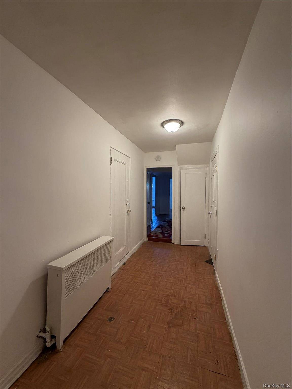 Casa com 8 Quartos à Venda em Rego Park - Nova Iorque - EUA - 2