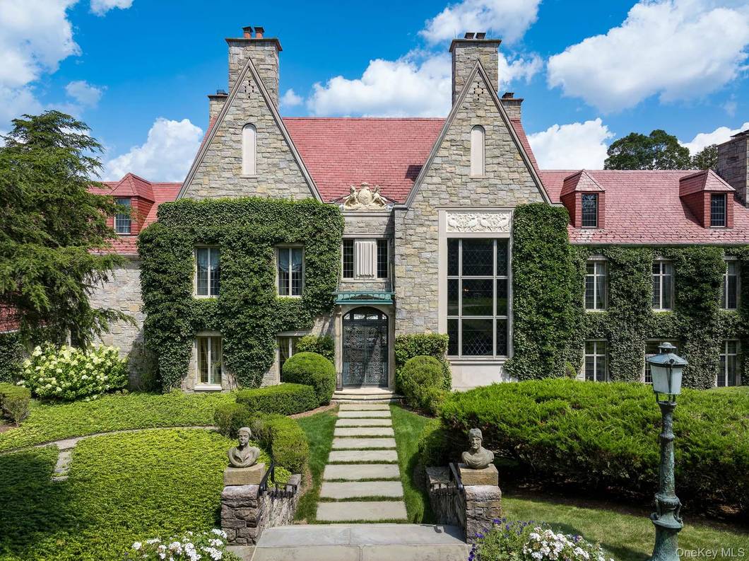 8-Bedroom Home for Sale in Stamford - CT - USA - 2