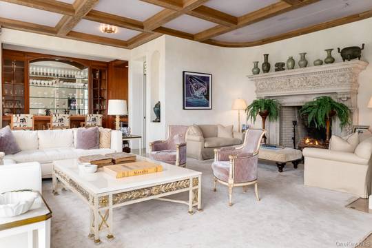 8-Bedroom Home for Sale in Stamford - CT - USA - 6