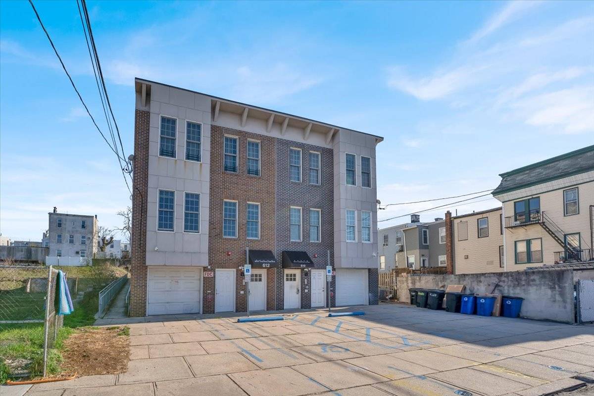 Casa com 8 Quartos à Venda em Union City - Nova Jersey - EUA - 2