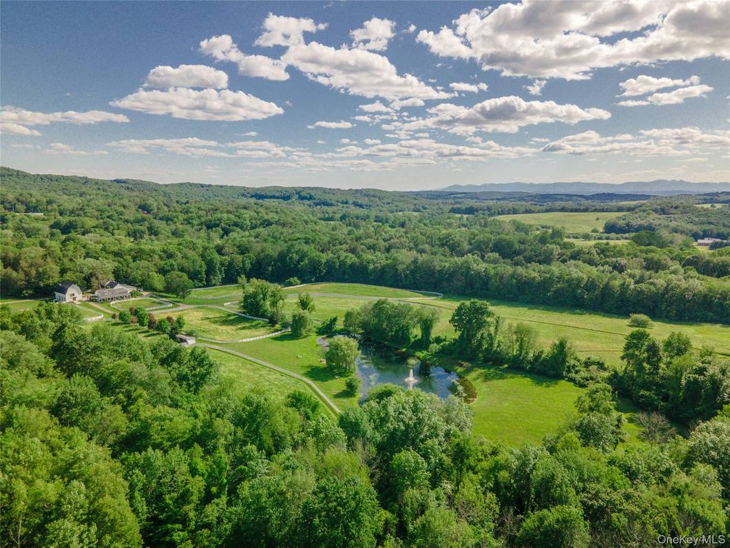 8 Bedroom Home for Sale in White Bridge Rd Chatham - NY - USA - 1