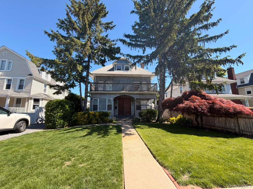 Casa com 8 Quartos à Venda em Woodmere - Nova Iorque - EUA - 1