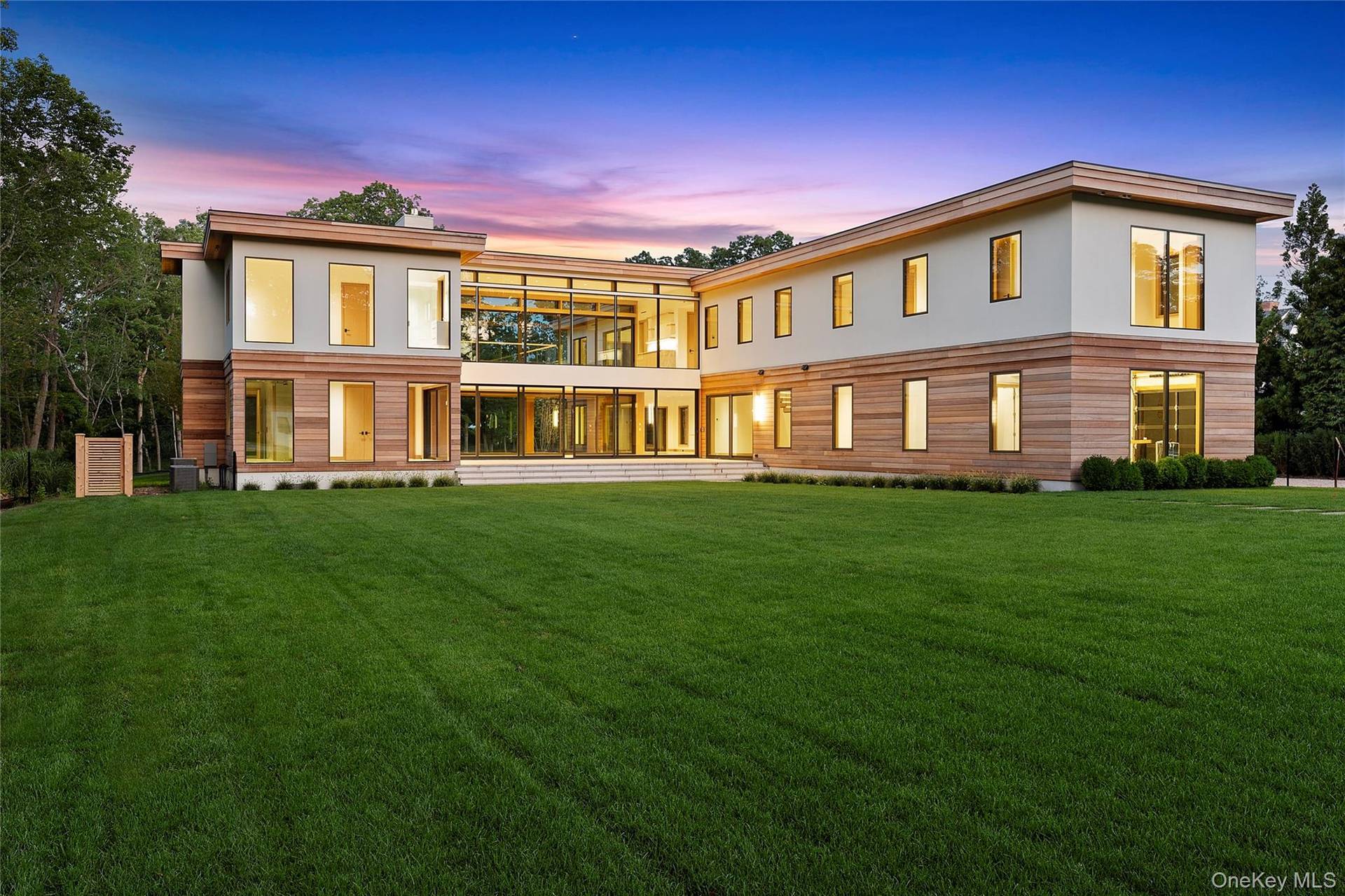 Casa com 9 Quartos à Beira-Mar à Venda em North Haven, NY, EUA - 1