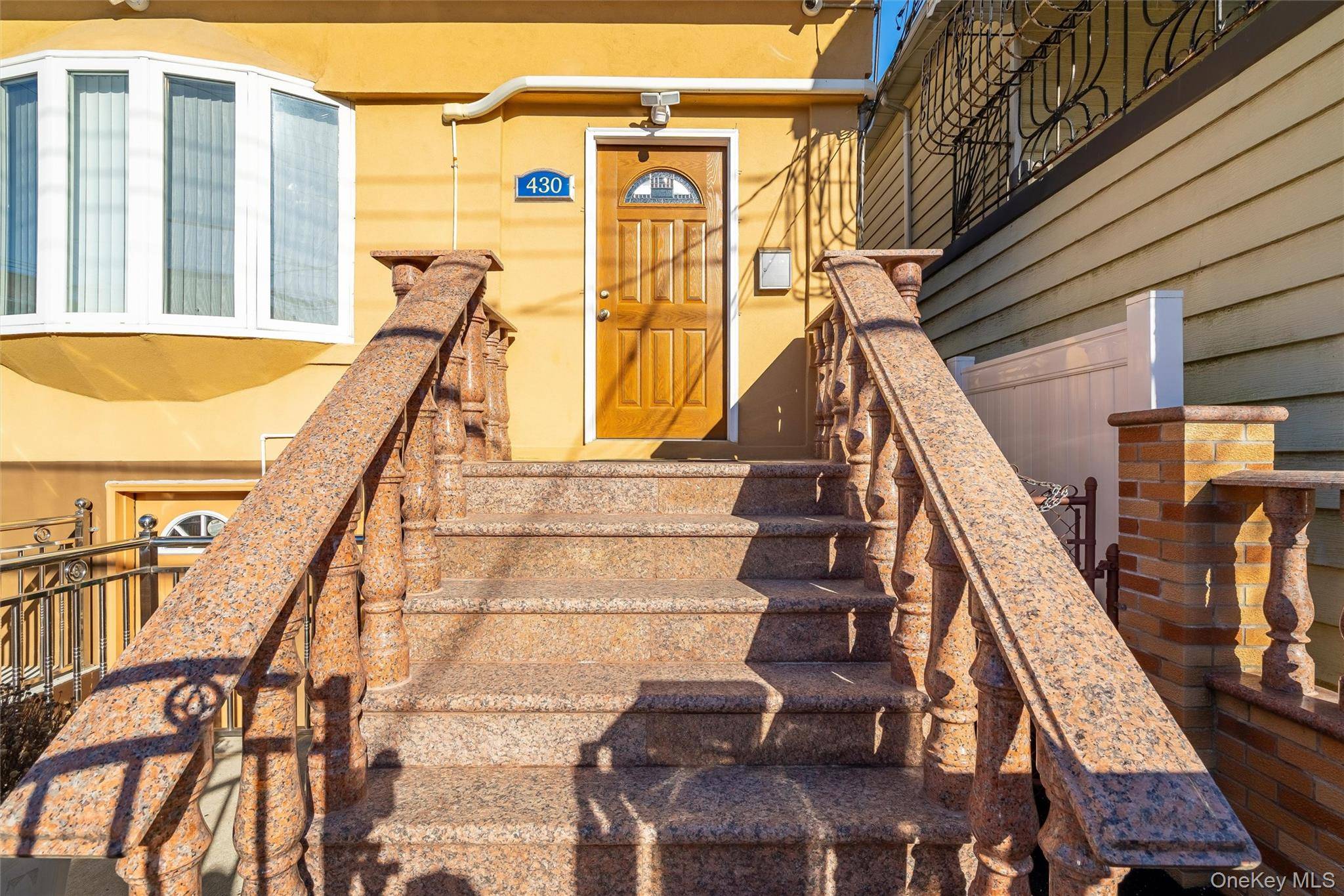Casa com 9 Quartos à Venda em Bronx - Nova Iorque - EUA - 2